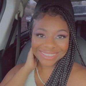 Meet your Posher, Chanel